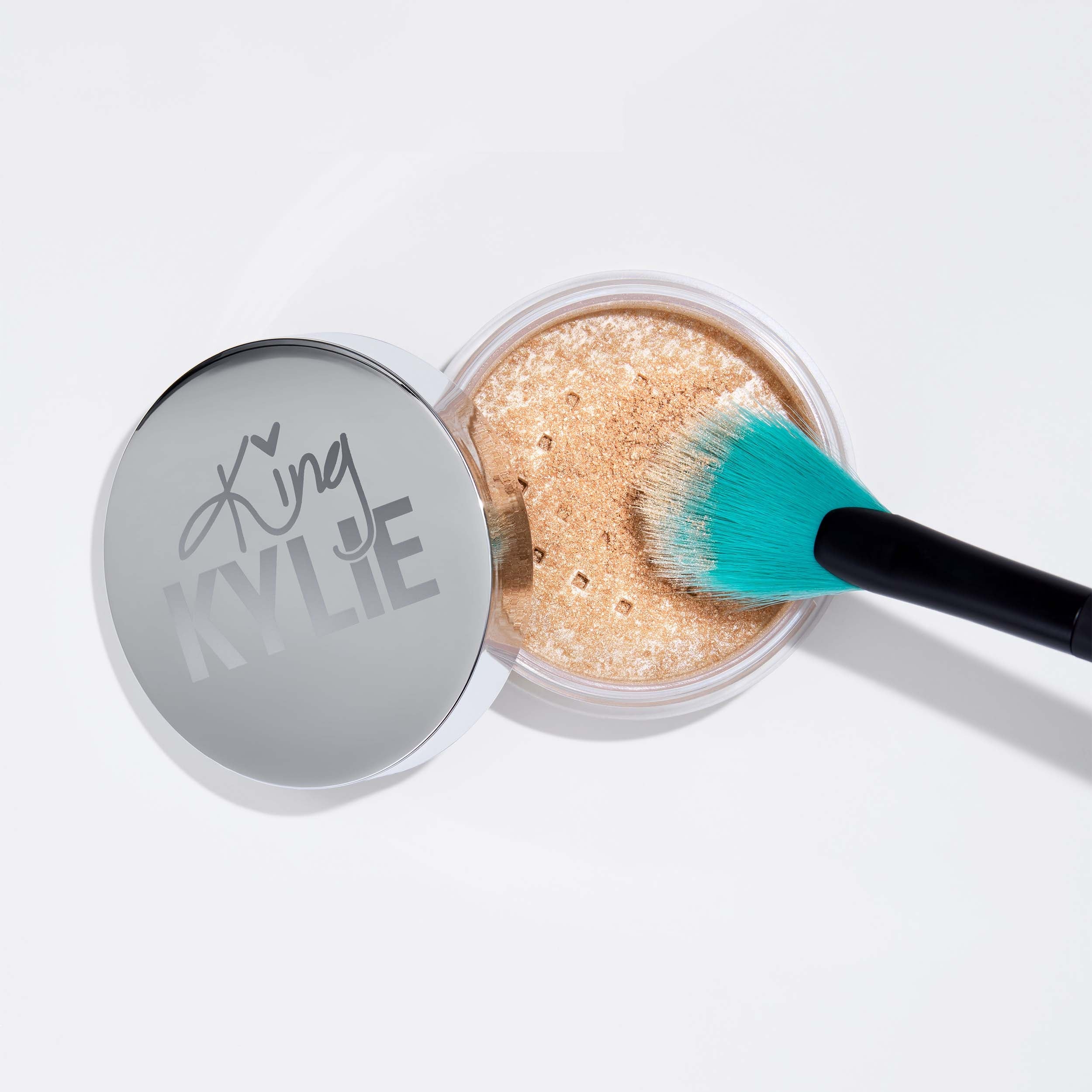 Alternative view of King Kylie Highlighter Brush
