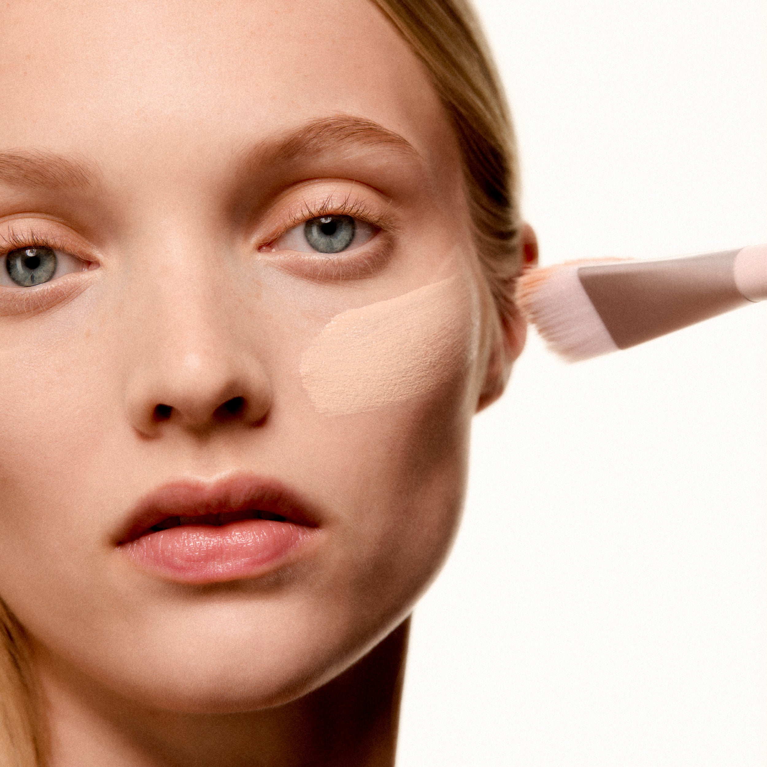 Alternative view of Skin Tint Brush 03